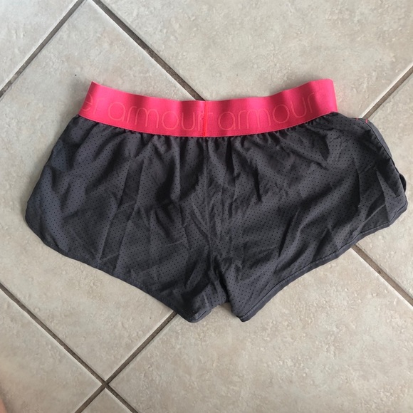 Under Armour mesh running shorts - Picture 2 of 2